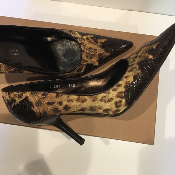 Slightly worn Donald Pliner heels. Made in Italy. - Picture 4 of 4